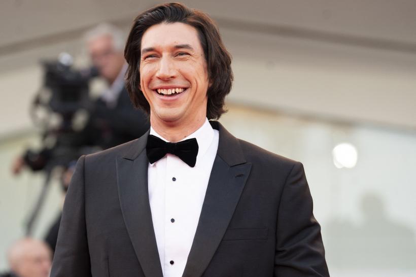 Adam Driver, actorul principal al filmului „Ferrari”, nu a avut voie să conducă mașini Ferrari la filmări 18857251