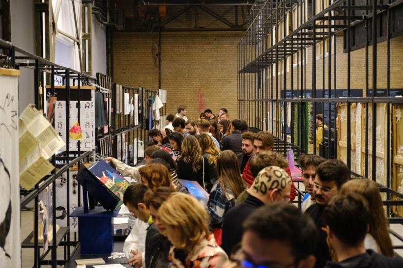 DIPLOMA Show 2023, ediția a X-a: 130 de lucrări prezentate publicului larg la Combinatul Fondului Plastic și o expunere unică de artiști din edițiile anterioare, în 10 locuri inedite din Capitală 18857243