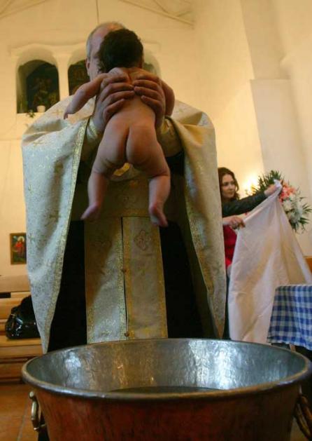 Reacția Patriarhiei privitoare la adeverința pentru botez: nu există această obligație pentru medici