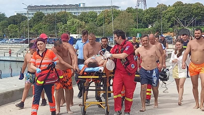 Un bărbat din R. Moldova, la un pas de înec, în Mangalia. El a fost scos din mare, iar medicii au reușit să-l resusciteze  18857489