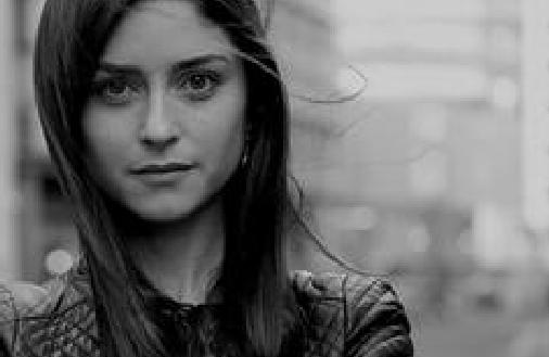 Jurnalista de război, Anelise Borges, și experta în conexiuni umane, Lakshmi Rengarajan, vorbesc despre tăcere la UNFINISHED 18857403