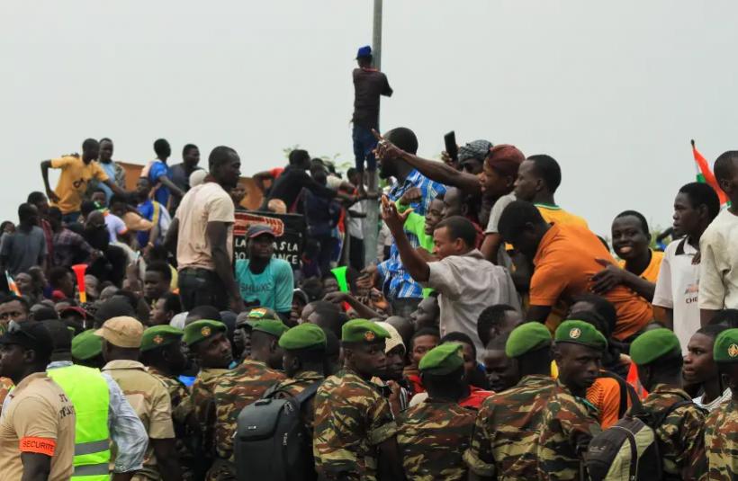 Protest uriaș în Niger. Zeci de mii de localnici cer plecarea militarilor francezi din țară