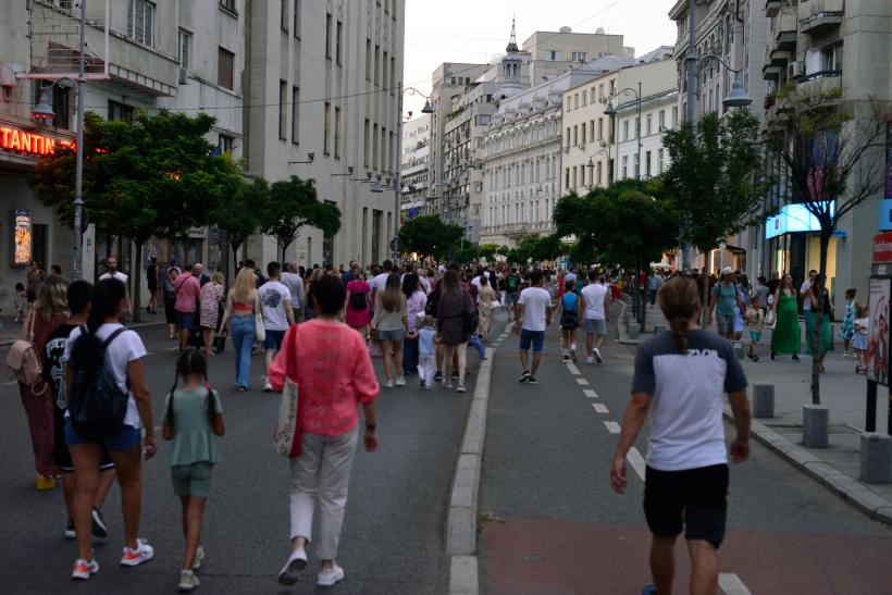 2-3 septembrie: „Străzi deschise – Bucureşti, Promenadă urbană” se extinde pe Şoseaua Kiseleff cu exerciţii de dictare şi spectacole-lectură, iar pe Calea Victoriei, revine cu miniconcerte, teatru, MAGIE şi demonstraţii de pictură 18857359