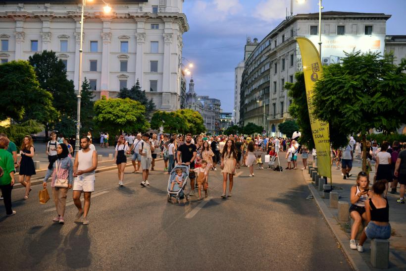 2-3 septembrie: „Străzi deschise – Bucureşti, Promenadă urbană” se extinde pe Şoseaua Kiseleff cu exerciţii de dictare şi spectacole-lectură, iar pe Calea Victoriei, revine cu miniconcerte, teatru, MAGIE şi demonstraţii de pictură 18857363