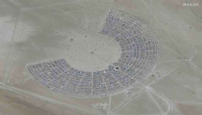 Celebrul festival Burning Man, distrus de ploi: 70.000 de participanți, blocați în deșertul transformat în mlaștină 18857856