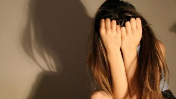Un individ a avut relații sexuale cu o fată de doar 13 ani și a filmat-o