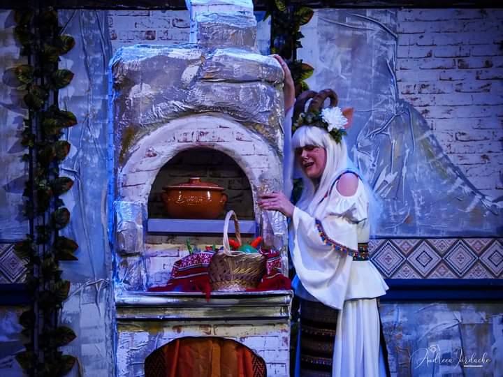 Spectacolul CAPRA CU TREI IEZI  deschide noua stagiune  a Teatrului „George Ciprian” 18858154