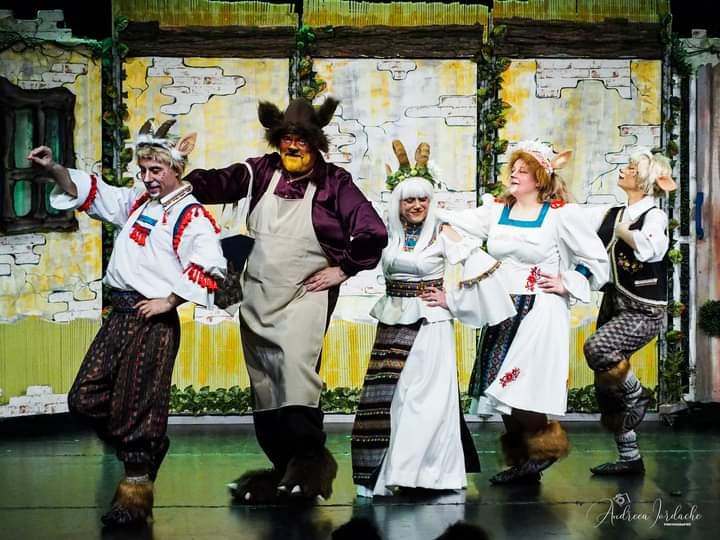 Spectacolul CAPRA CU TREI IEZI  deschide noua stagiune  a Teatrului „George Ciprian” 18858155