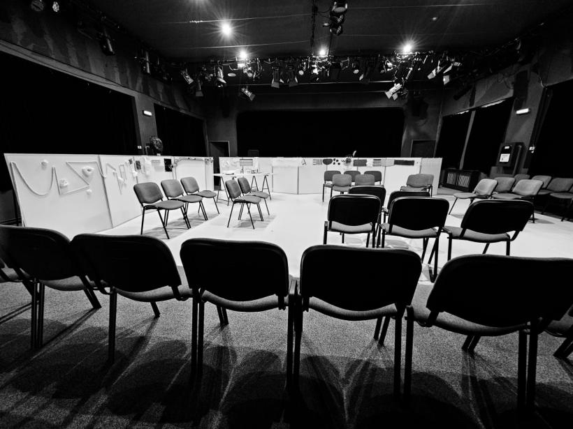 O incursiune în lumea copiilor nevăzători printr-un spectacol de teatru, în premieră la Sibiu! 18858289