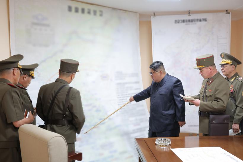 Coreea de Nord lansează primul său submarin tactic de atac nuclear, Hero Kim Kun Ok