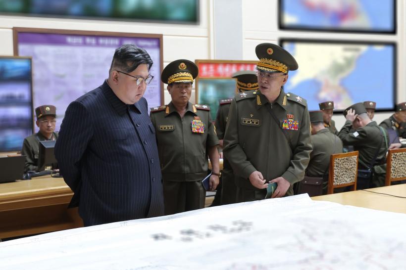 Coreea de Nord lansează primul său submarin tactic de atac nuclear, Hero Kim Kun Ok 18858440