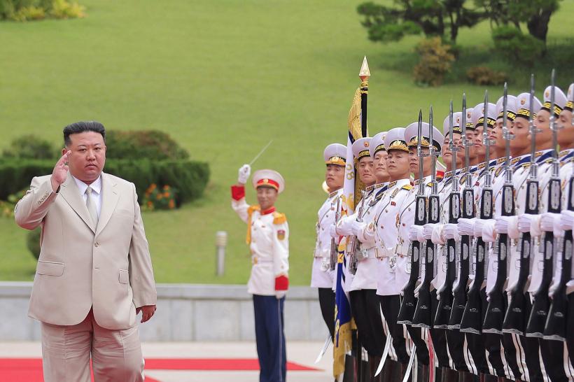 Coreea de Nord lansează primul său submarin tactic de atac nuclear, Hero Kim Kun Ok 18858441