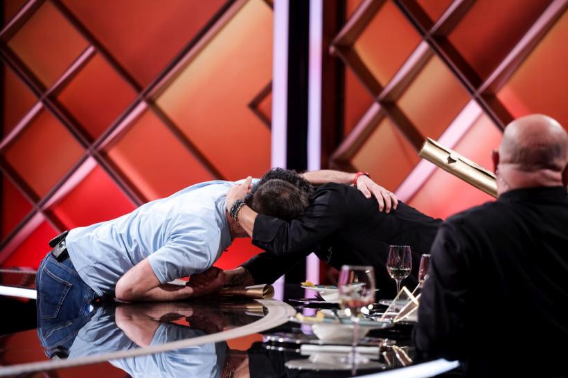 Chefi la cuțite, lider de audiență. Valentin Timofte este cuțitul de aur al lui Chef Bontea. Diseară, Patrizia Paglieri se ia la întrecere cu jurații, dornică să depună o amuletă la seif 18858727