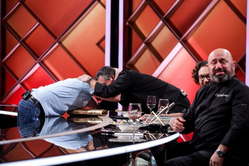 Chefi la cuțite, lider de audiență. Valentin Timofte este cuțitul de aur al lui Chef Bontea. Diseară, Patrizia Paglieri se ia la întrecere cu jurații, dornică să depună o amuletă la seif 18858730
