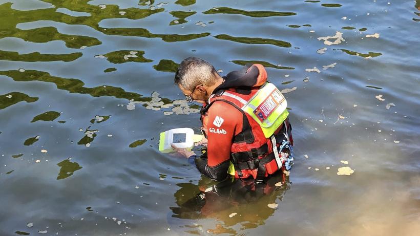 Un tânăr de 23 de ani s-a înecat în lacul Tarnița. Căutat cu echipamente performante 18858746