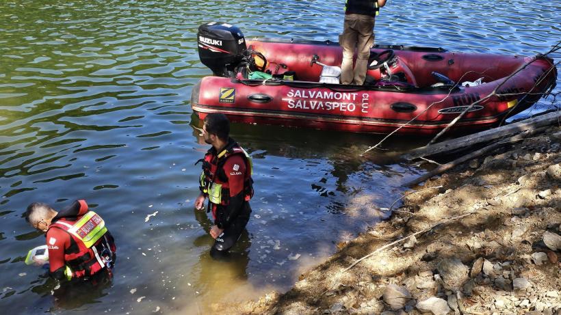 Un tânăr de 23 de ani s-a înecat în lacul Tarnița. Căutat cu echipamente performante 18858747