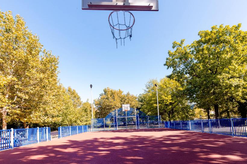 Terenurile de sport din mai multe parcuri ale Capitalei au fost reparate 18858868