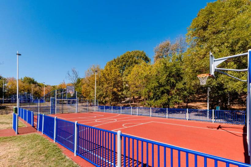 Terenurile de sport din mai multe parcuri ale Capitalei au fost reparate 18858871