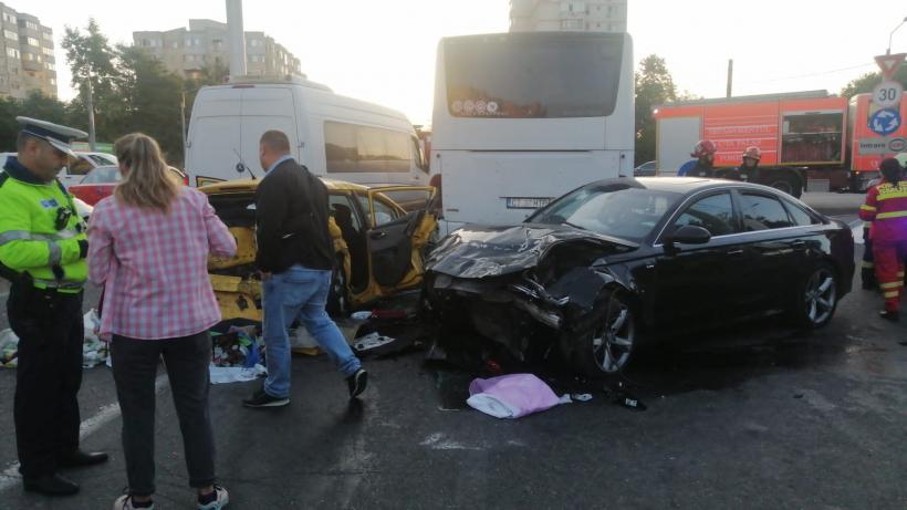 Accident grav în Constanța. Patru autovehicule au fost implicate. Două femei și un bebeluș au fost transportate la spital
