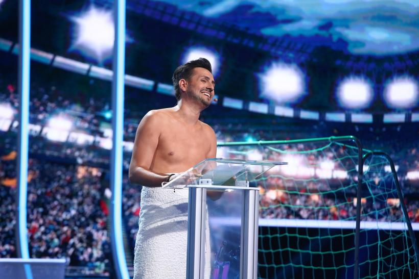 Ciprian Marica, impersonat de George Tănase în spumosul moment „Prosopul”, pe scena iRoast 18858996