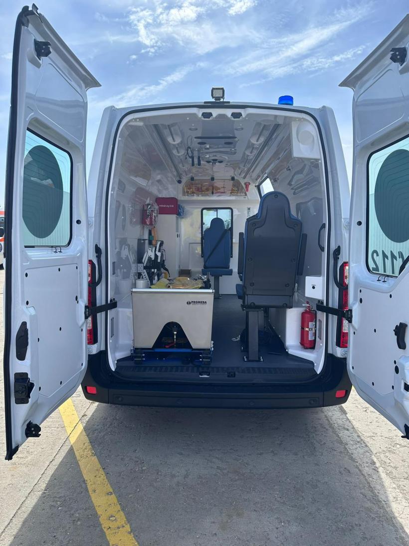 Noi ambulanțe pentru transport pacienți în România 18859323