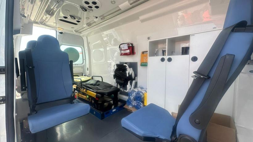 Noi ambulanțe pentru transport pacienți în România 18859326