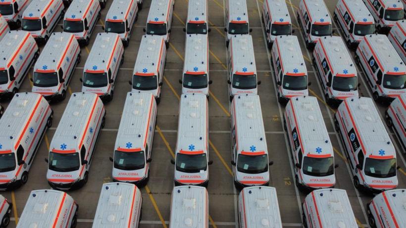 Noi ambulanțe pentru transport pacienți în România 18859327