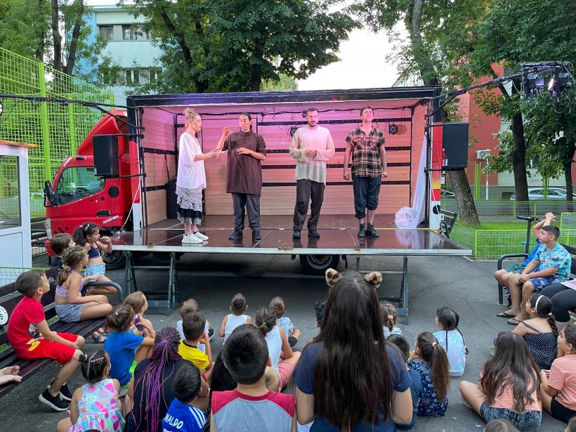 Spectacole gratuite pentru copii și adulți – caravana „Teatru Oriunde” ajunge în parcurile bucureștene între 15 și 17 septembrie 18859355
