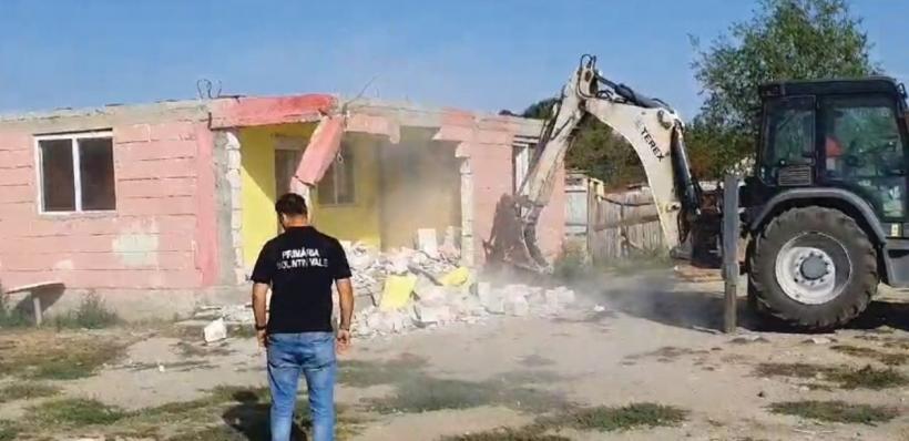 Urmele criminalului Elvis din Bolintin, șterse cu buldozerul 18859372