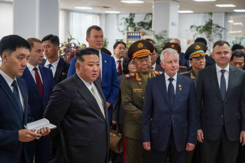 Kim Jong Un, întâlnire cu Serghei Șoigu, în apropiere de Vladivostok. Liderul nord-coreean a inspectat bombardiere strategice rusești 18859539