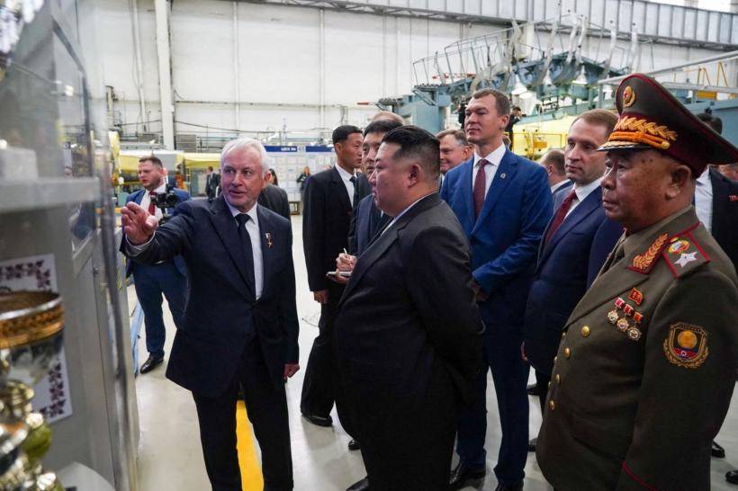 Kim Jong Un, întâlnire cu Serghei Șoigu, în apropiere de Vladivostok. Liderul nord-coreean a inspectat bombardiere strategice rusești 18859540
