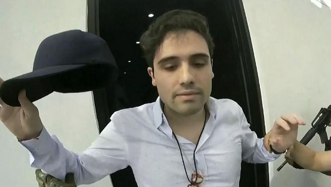 Ovidio Guzmán, fiul celebrului lord al drogurilor El Chapo, a fost extrădat în SUA 18859532