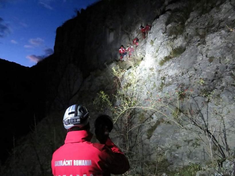 Doi oameni au murit pe munte, iar 12 persoane au fost salvate în ultimele 24 de ore