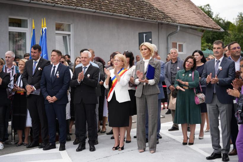 Statuia lui Gheorghe Lazăr din Piața Mare a Sibiului a ajuns în Avrig, orașul natal al fondatorului învățământului în limba română în Țara Românească 18859774