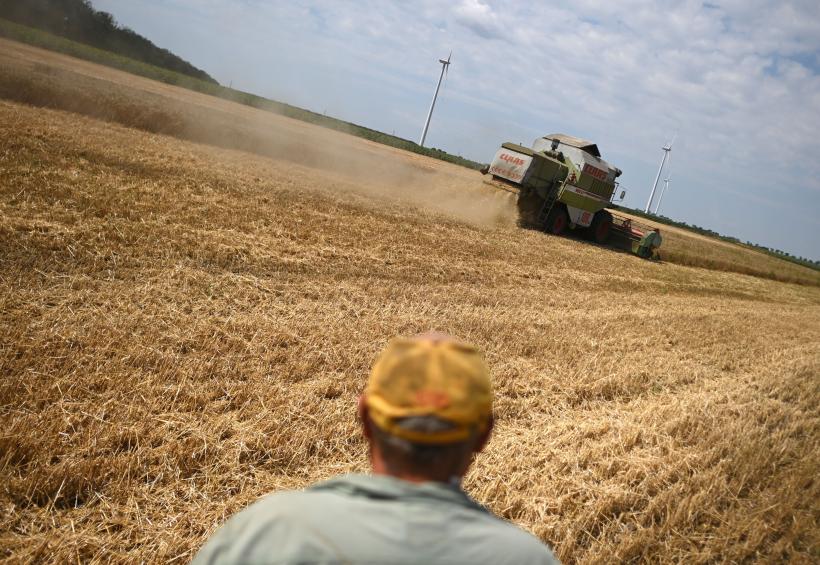 Agricultorii bulgari, proteste masive la graniță împotriva deciziei Guvernului de a relua importul de cereale din Ucraina
