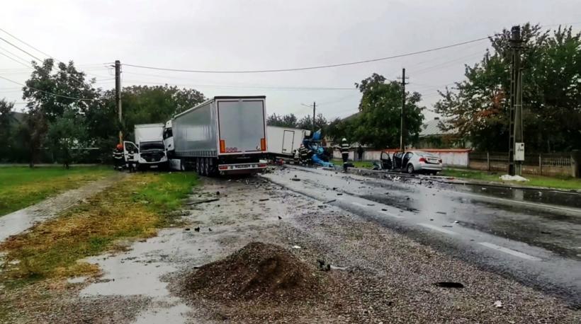 Accident cu patru mașini în Neamț. Circulația în zonă este blocată