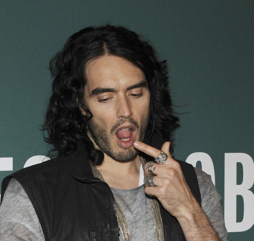 Actorul Russell Brand, acuzat de viol. 4 femei susțin că au fost agresate sexual 18860004