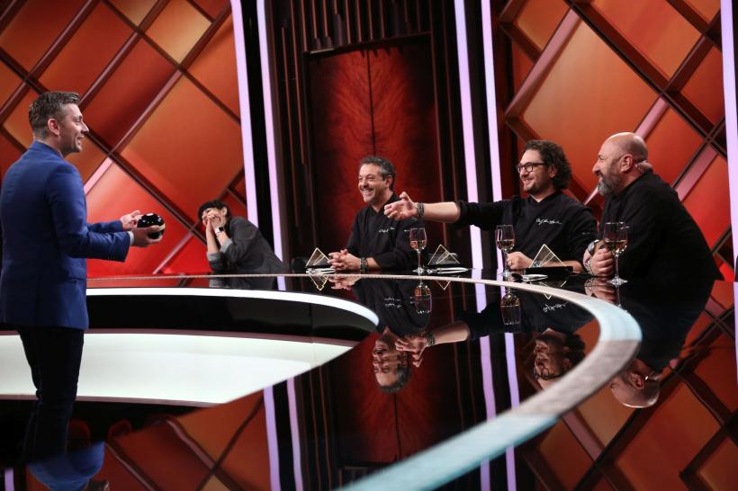 Chefi la cuțite, din nou lider de piață. Chef Florin Dumitrescu a câștigat bomba aseară. Urmează lupta pentru seif 18860065