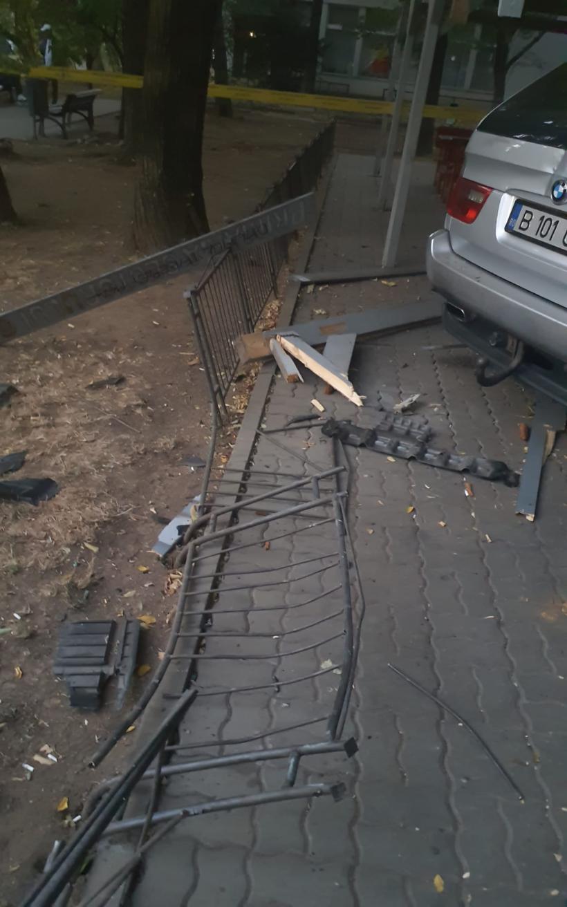 Cu mașina, într-un spațiu amenajat pentru jucătorii de șah 18860038