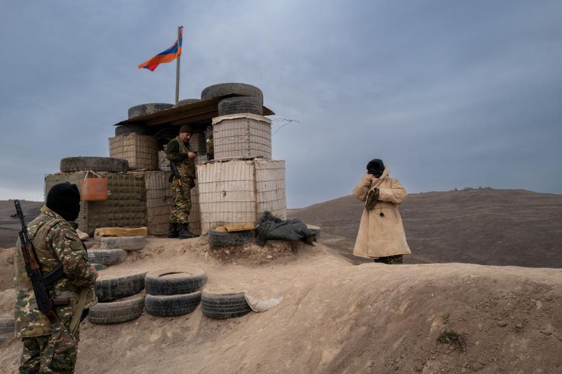Azerbaidjanul continuă să atace în Karabah, ignorând SUA