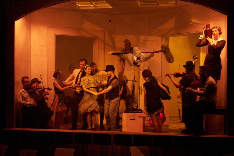 Spectacolul Tinerii barbari la Festivalul „DráMA”! 18860386