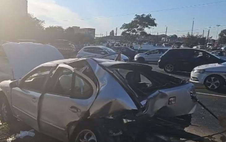 Urmărire ca-n filme cu focuri de armă și mașini lovite. Un bărbat a furat mașina unei gravide și a fugit de Poliție. „Nu aveam cu ce să ajung în oraș” 18860563