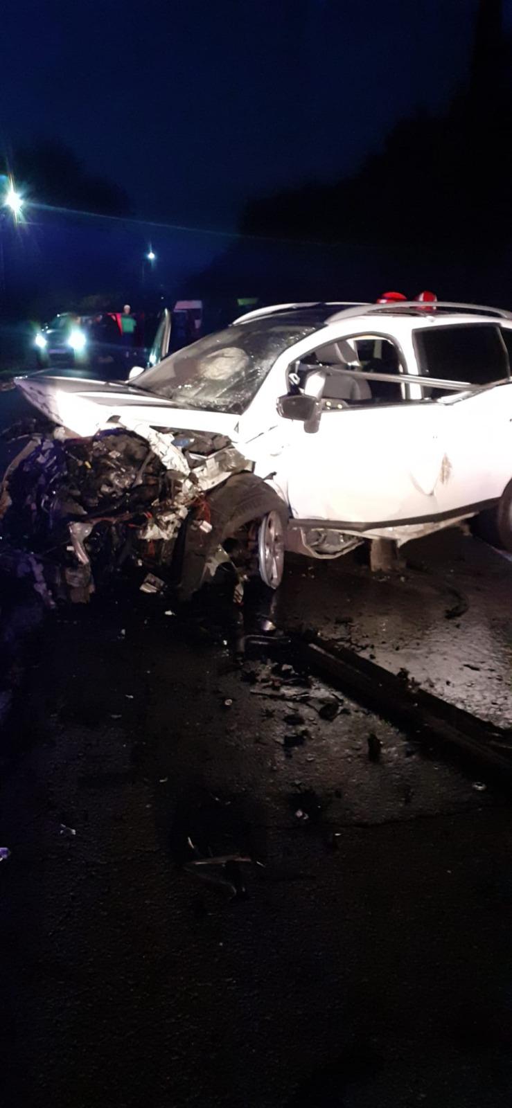 Accident grav pe DN 67 în județul Vâlcea. Șase persoane au fost rănite, dintre care una a fost încarcerată. 18860643