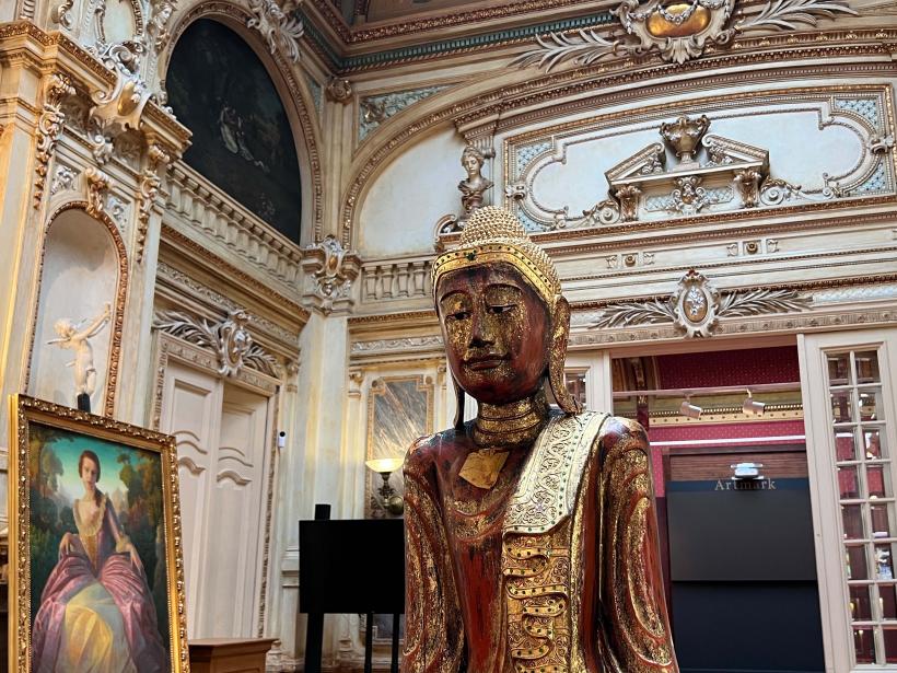 Cadourile lui Nicolae Ceaușescu, care au parcurs „Drumul Mătăsii”, scoase la licitație 18860379