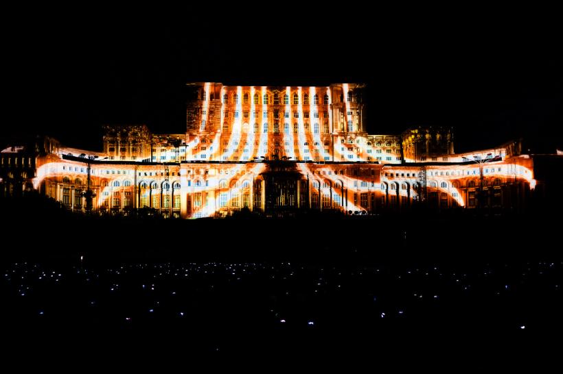 Peste 50.000 de oameni s-au bucurat de o ediție spectaculoasă a celui mai mare eveniment de video mapping din lume, iMapp Bucharest – Winners League 18860751