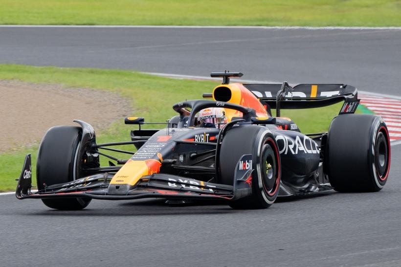 Victoria lui Verstappen la Suzuka asigură titlul pe echipe în Formula 1 pentru echipa Red Bull