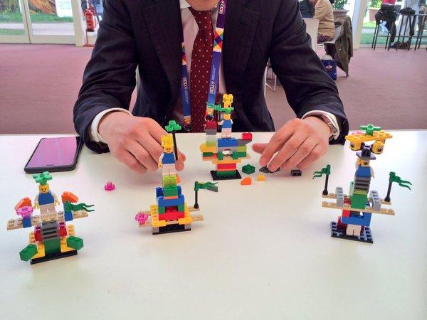 Lego renunță la planul de a face piese de jucării din sticle reciclate