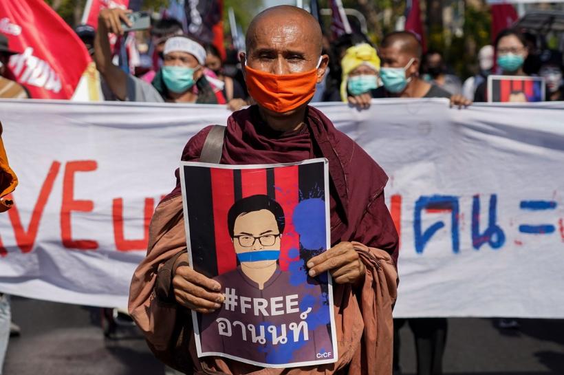 Activist thailandez, condamnat la 4 ani pentru insulte regale