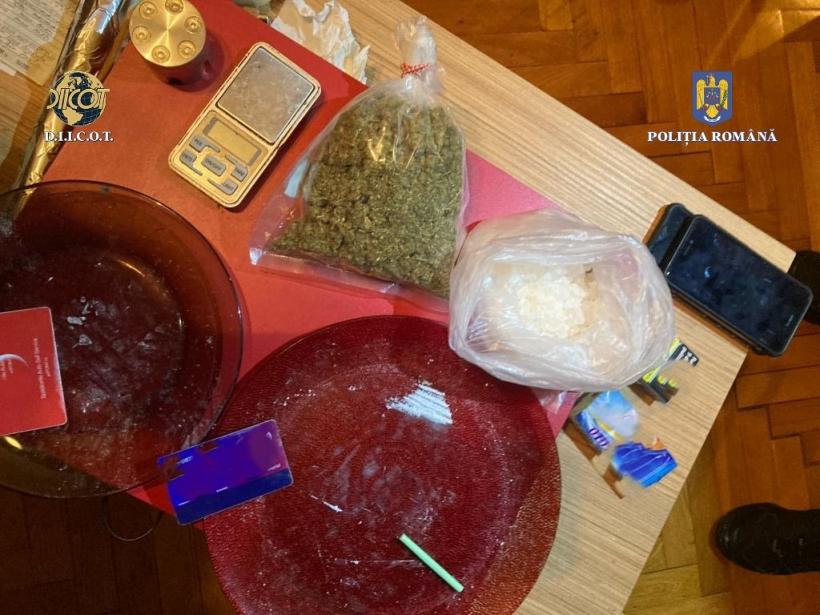 Trei profesori sunt suspectați de trafic de droguri. Unul cultiva canabis, iar ceilalți vindeau droguri de mare risc 18861082