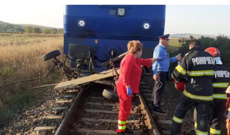 Vaslui: Un copil și un bărbat, morți după ce căruța în care se aflau a fost lovită de tren